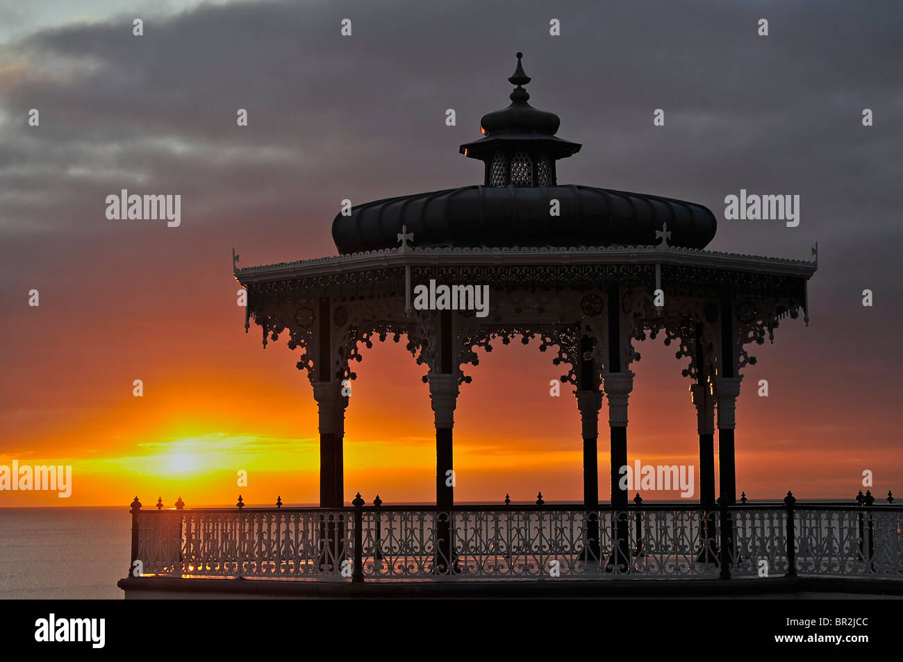 Brighton Bandstand al tramonto. Brighton, East Sussex, Inghilterra Foto Stock