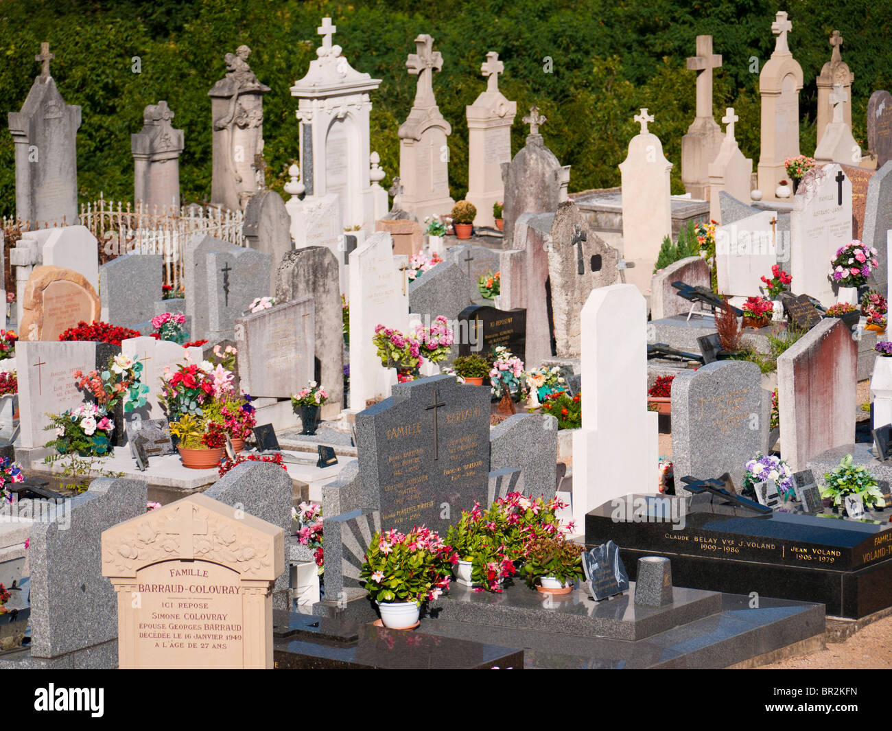 Tombe sui Fleurie cimitero a Beaujolais, Francia Foto Stock