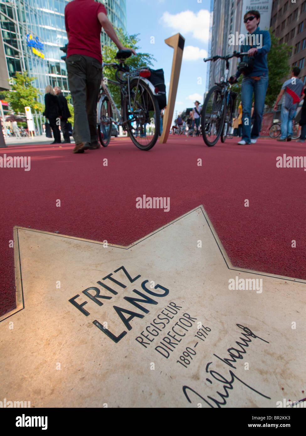 Nuovo Boulevard der Stelle una speciale boulevard omaggio alle stelle del cinema a Potsdamer Platz di Berlino ha aperto il 10 settembre 2010 Foto Stock