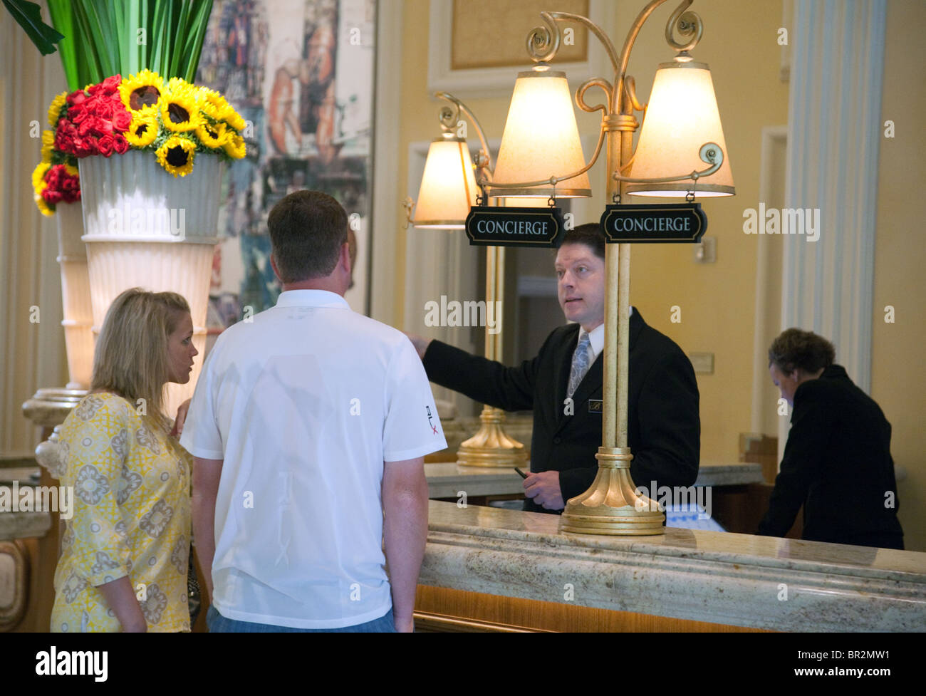 Il concierge presso il lobby del Bellagio Hotel Las Vegas, STATI UNITI D'AMERICA Foto Stock