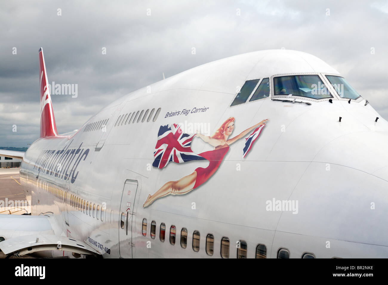 Virgin Atlantic Boeing 747 sull'asfalto al South terminal, l' aeroporto di Gatwick, Regno Unito Foto Stock