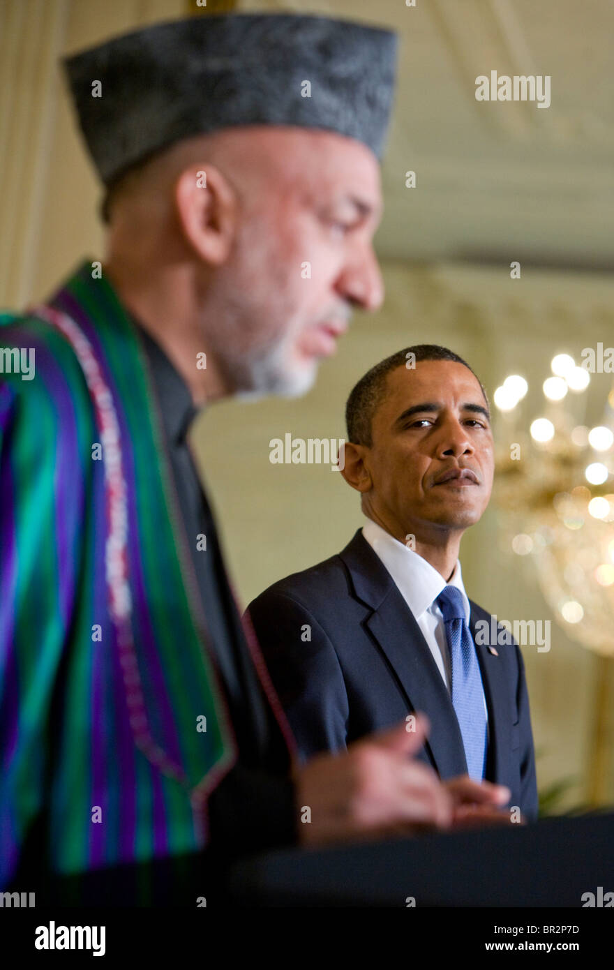 Il presidente Barack Obama e il Presidente afgano Hamid Karzai a tenere una conferenza stampa congiunta alla Casa Bianca. Foto Stock