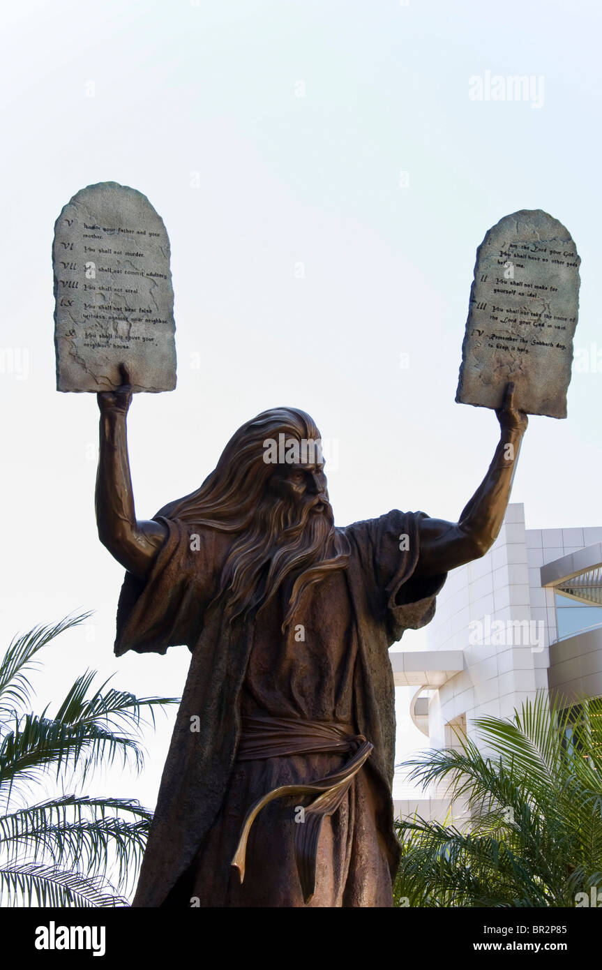 La scultura in bronzo di Mosè con dieci comandamenti, Cattedrale di Cristallo, CALIFORNIA, STATI UNITI D'AMERICA Foto Stock