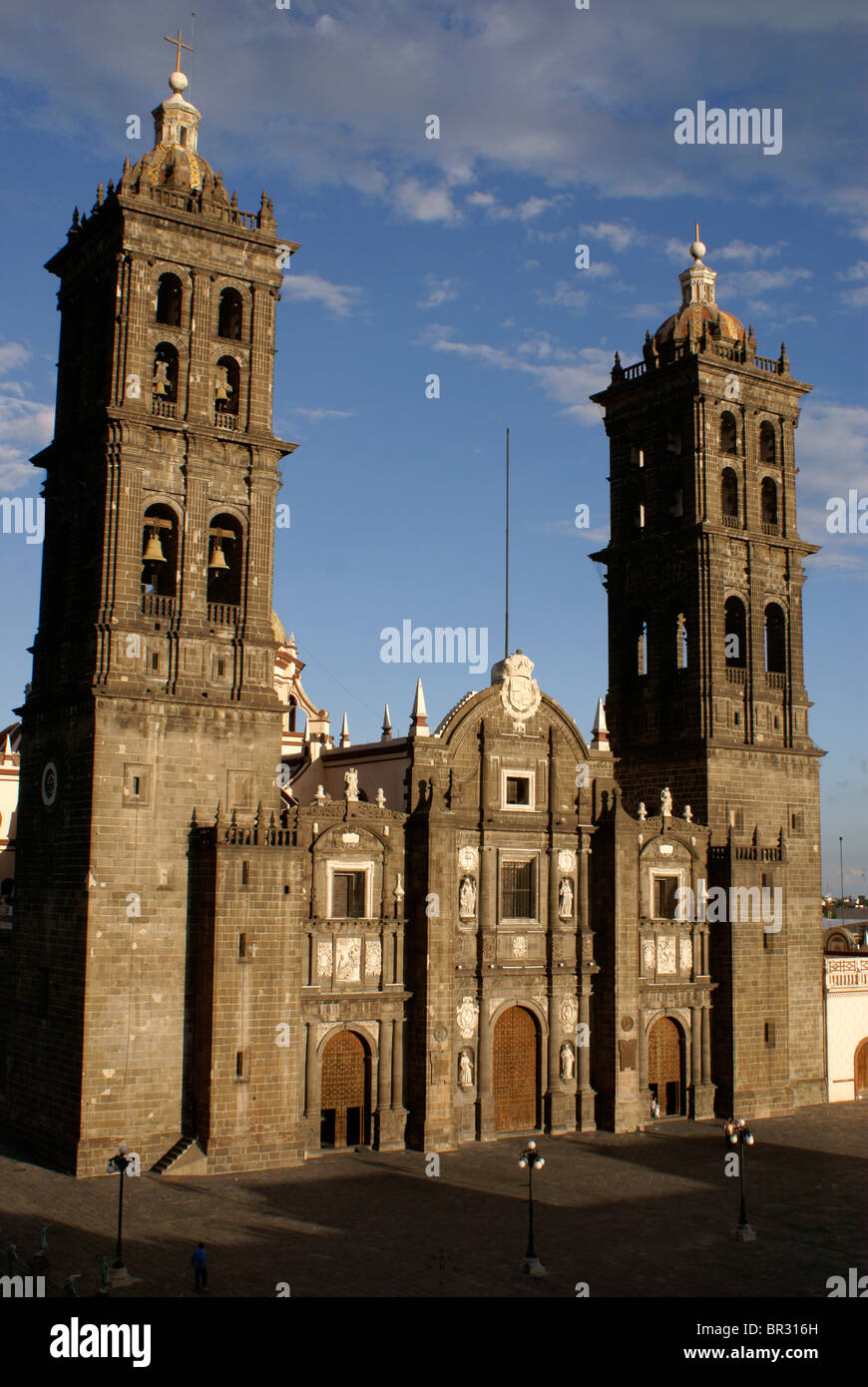 Vista frontale della Cattedrale dell Immacolata Concezione di Maria nella città di Puebla, Messico Foto Stock