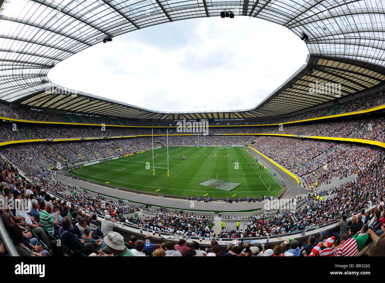 View all'interno di un intero stadio di Twickenham, Londra. Home  dell'inglese di Rugby Union o RFU Foto stock - Alamy