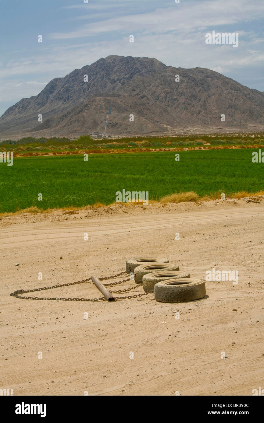 Nei pressi di Stati Uniti Confine messicano telecamere e rilevamento di impronta è utilizzato per seguire gli stranieri illegali. Mt. Il segnale è in Messico. Foto Stock