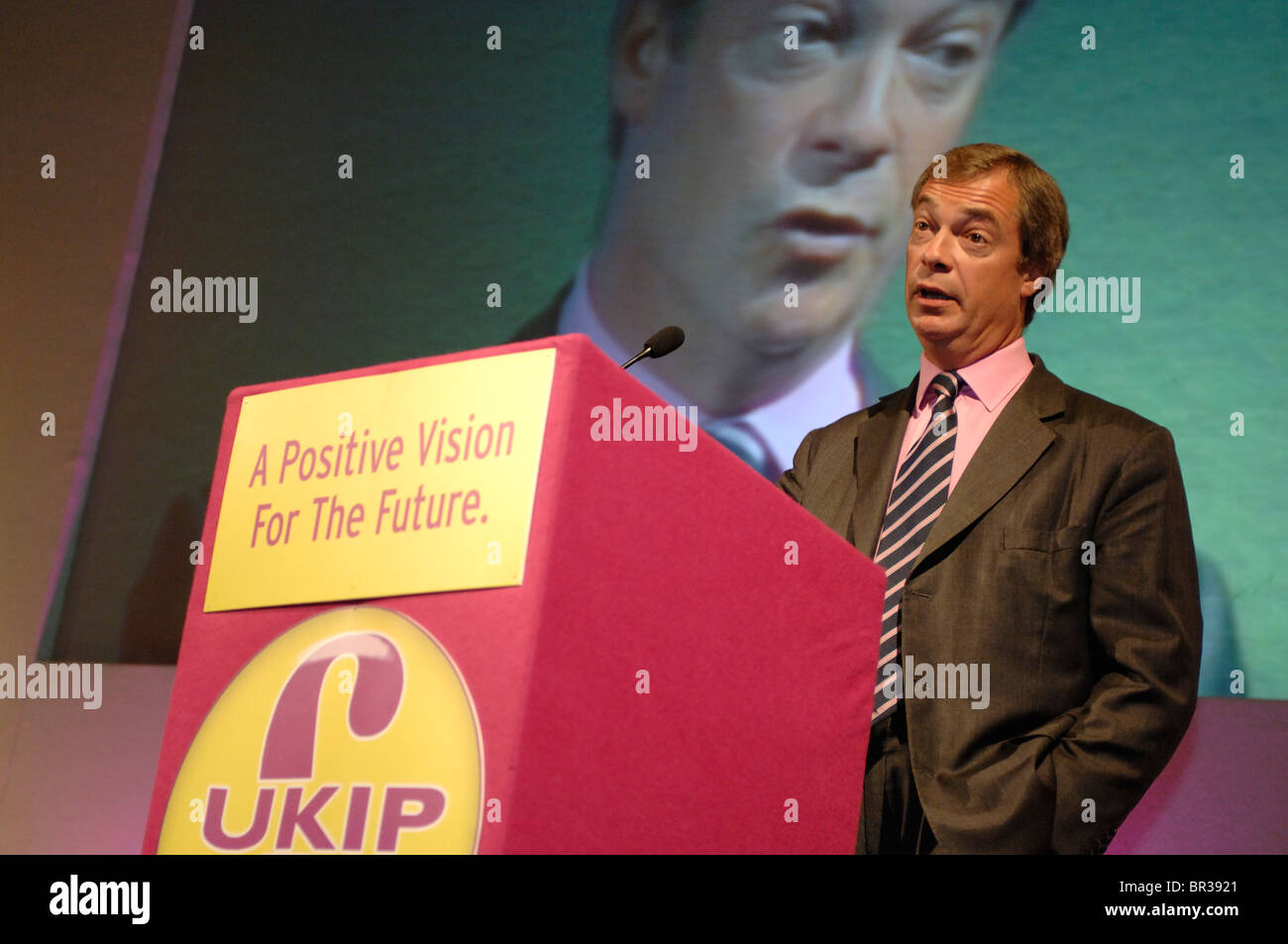 Nigel Farage MEP intervenendo alla conferenza UKIP a Torquay Devon Settembre 2010 Foto Stock