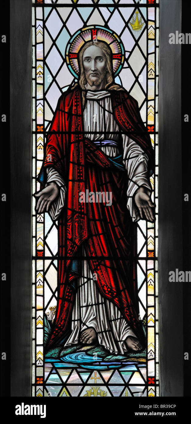 Dettaglio della finestra orientale, il Cristo risorto. Chiesa di San Giacomo, Ireby, Cumbria, England, Regno Unito, Europa. Foto Stock