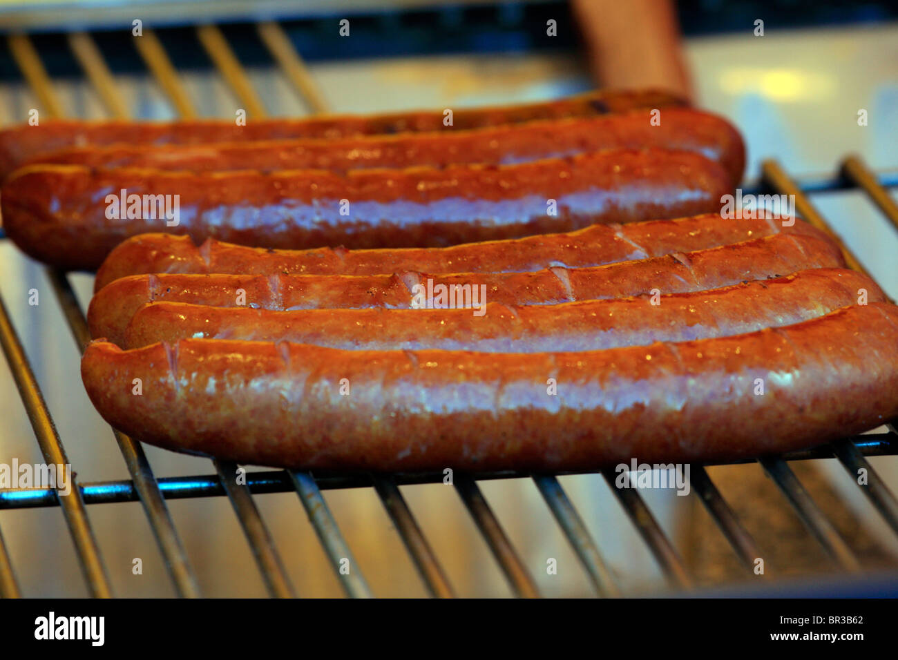 Il bratwurst salsicce sul barbecue, Leamington Spa Food Festival, 2010 Foto Stock