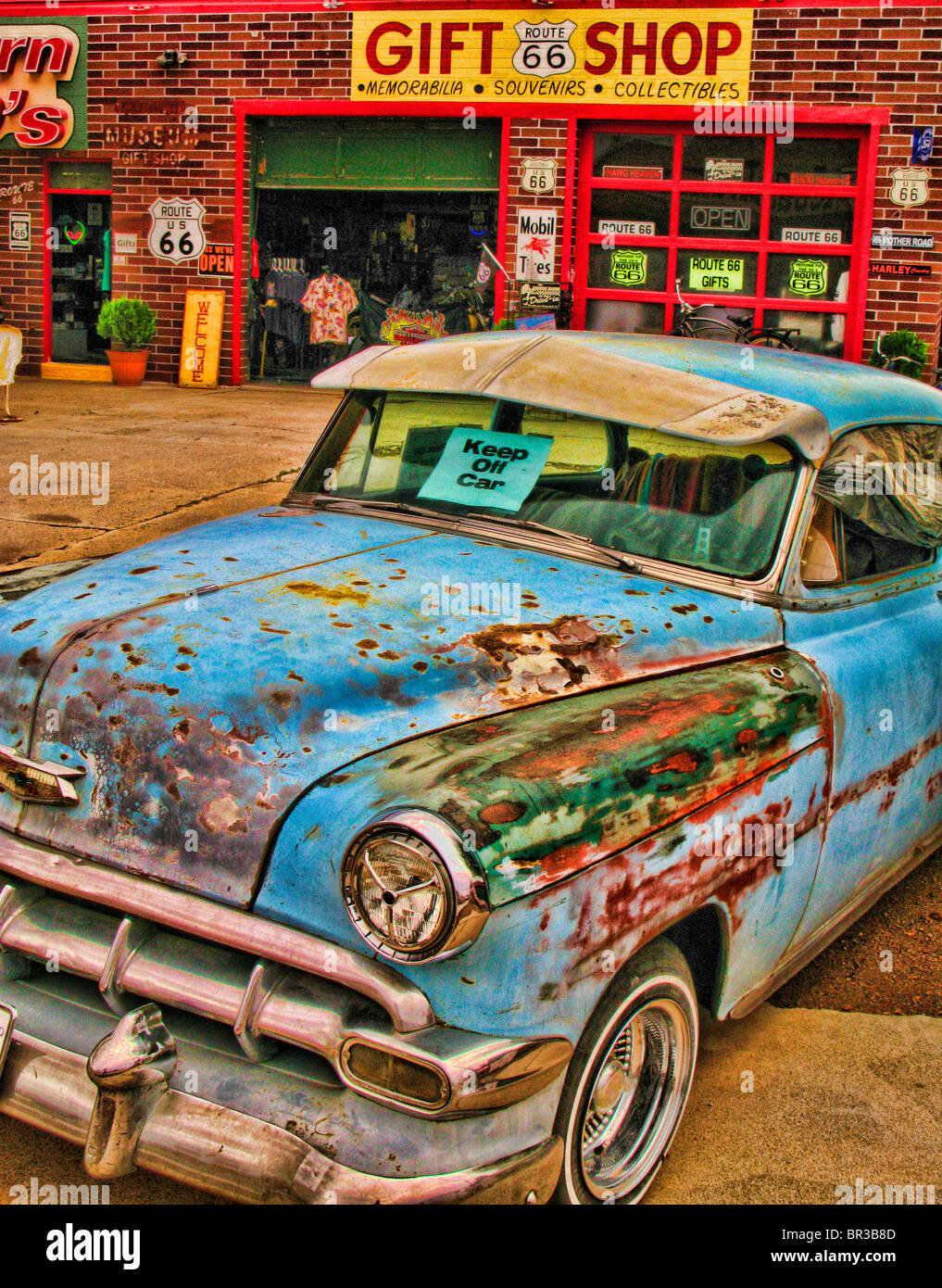 Auto d'epoca, sulla vecchia strada 66 Foto Stock