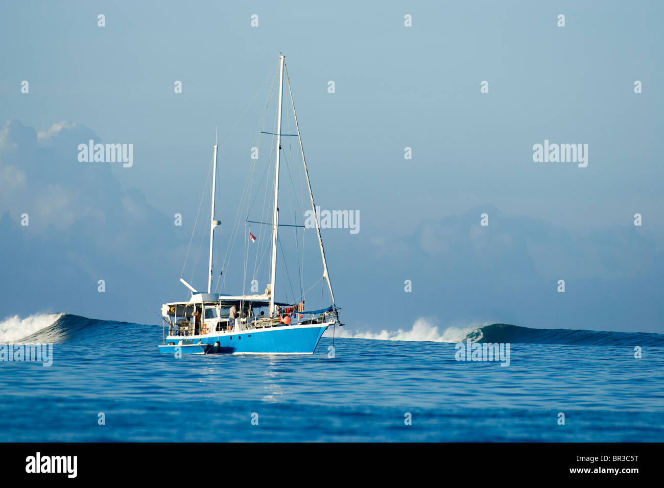 Navigare in barca a noleggio, Indonesia Foto Stock