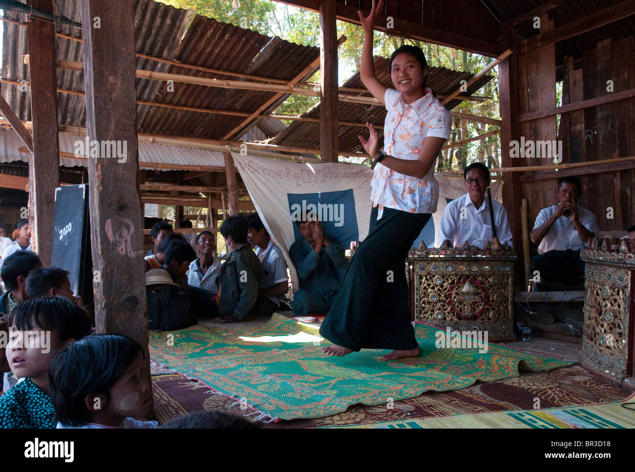 Myanmar. La Birmania. Lo Stato di Shan. I monaci novizi shinbyu festival in Shan hills village Foto Stock