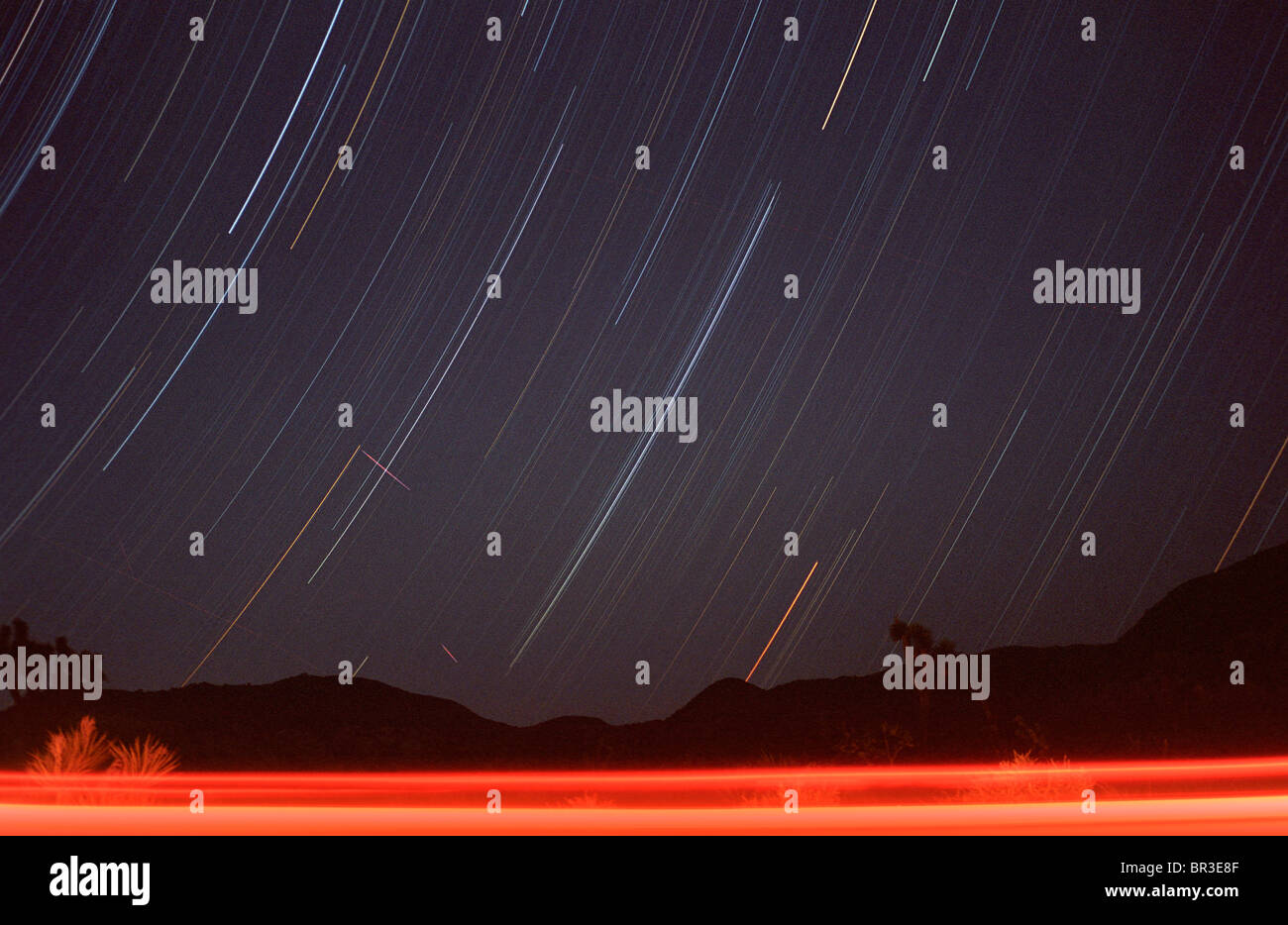 Notte tempo di esposizione Perseids meteore Foto Stock