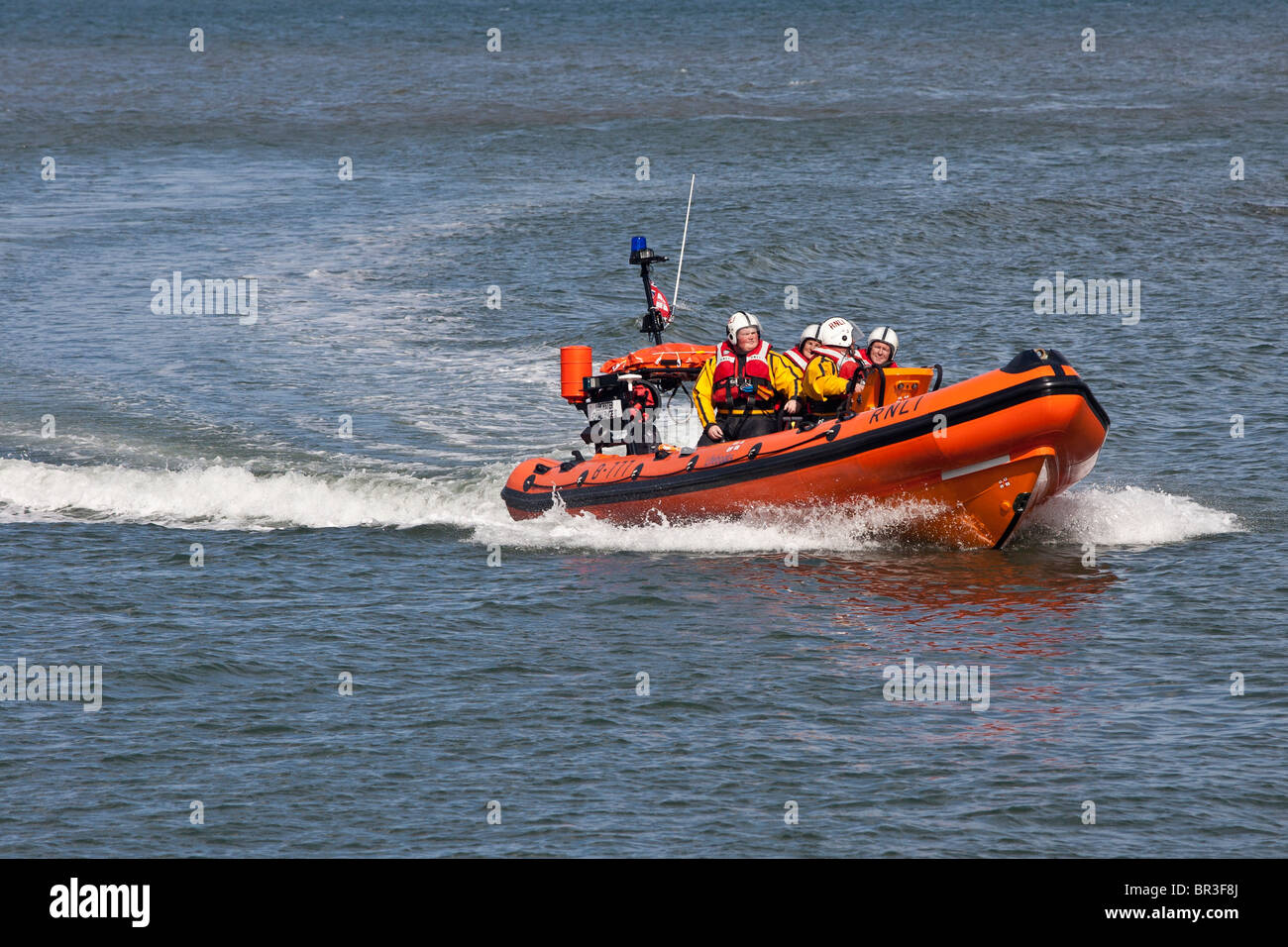 Leicester sfida 2, Redcar RNLI della fascia costiera di Atlantic 75 scialuppa di salvataggio in mare del Nord, off, Staithes North Yorkshire. Foto Stock