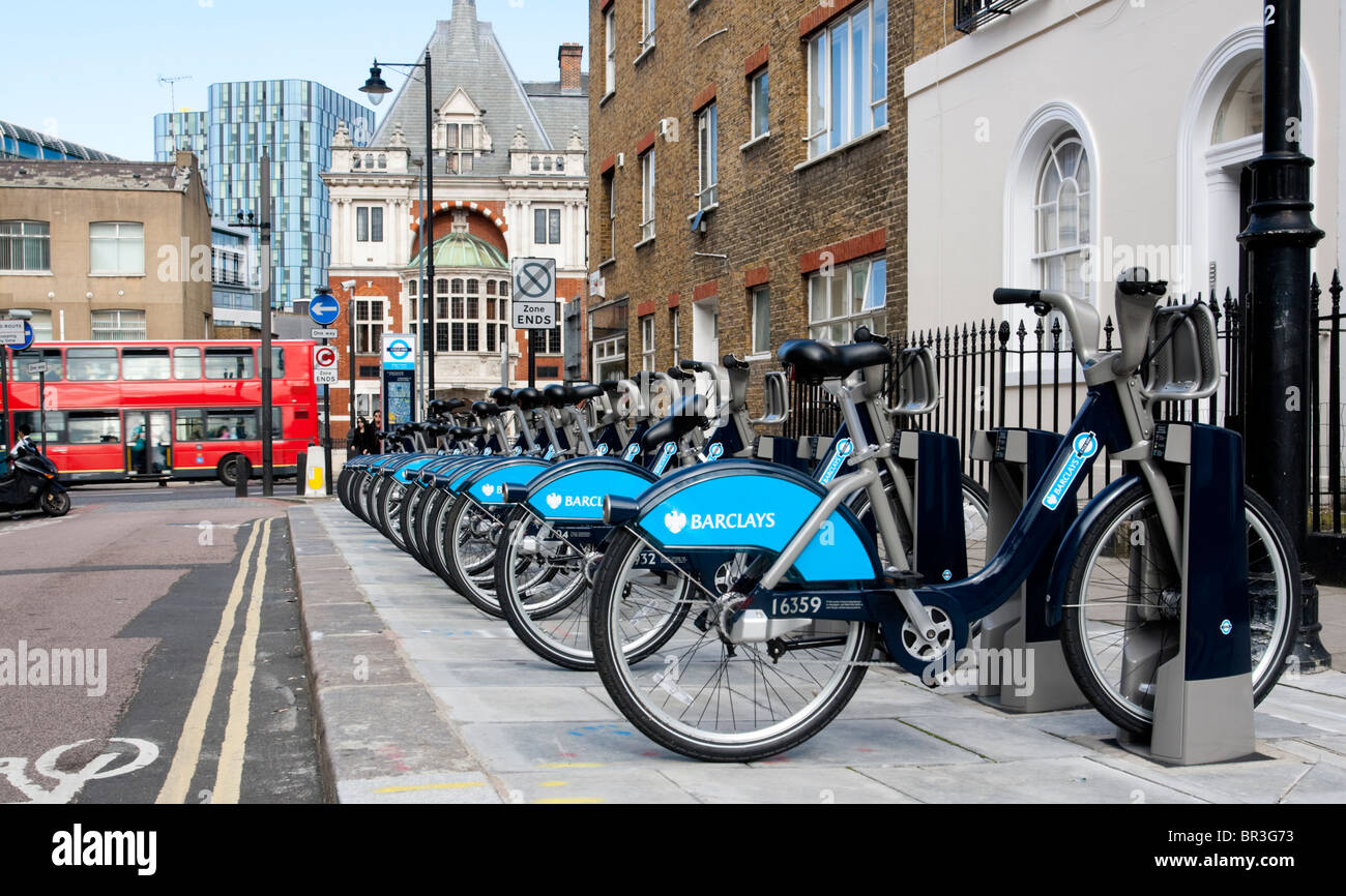 Noleggio docking station come parte del nuovo della Londra Barclay's noleggio biciclette scheme, NW1, Inghilterra, Regno Unito. Foto Stock