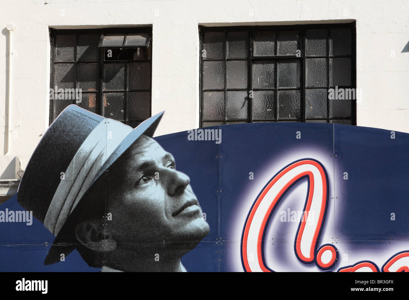 Frank Sinatra palizzata al di fuori del London Palladium Theatre, Great Marlborough Street, Westminster, London, W1. Foto Stock