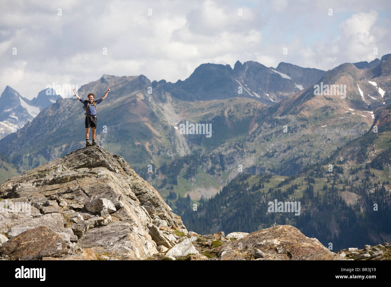 L'uomo escursioni gamma Monashee, BC Foto Stock