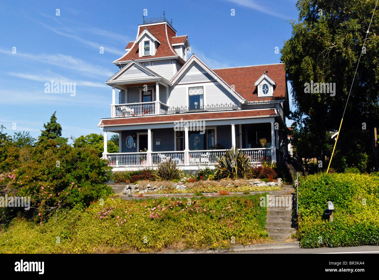 Storica casa vittoriana con mansarda gable e decorativi vedove a piedi in Port Townsend Penisola Olimpica Jefferson county WA Foto Stock