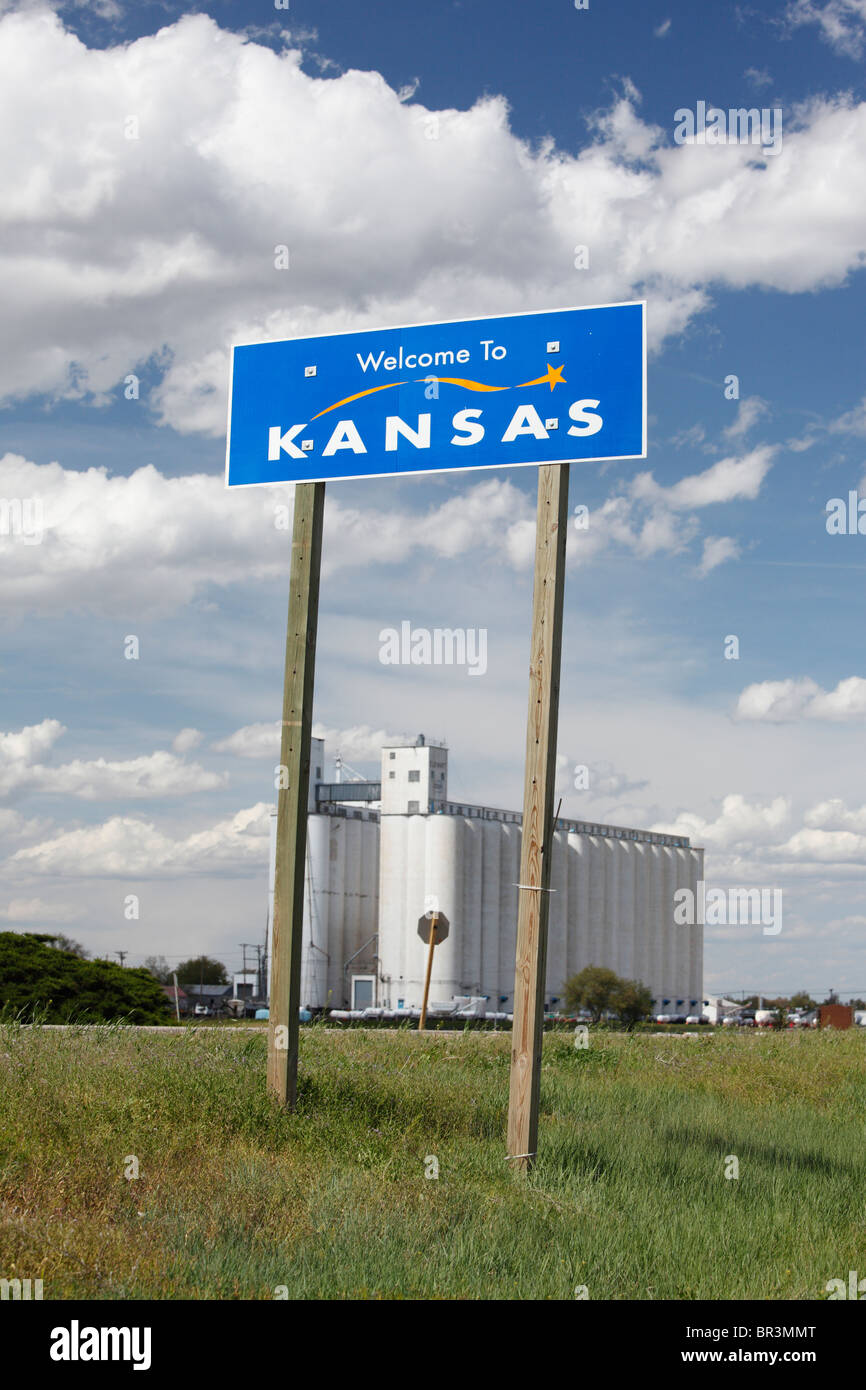 Benvenuto a Kansas cartello in Oklahoma/Kansas confine. Foto Stock