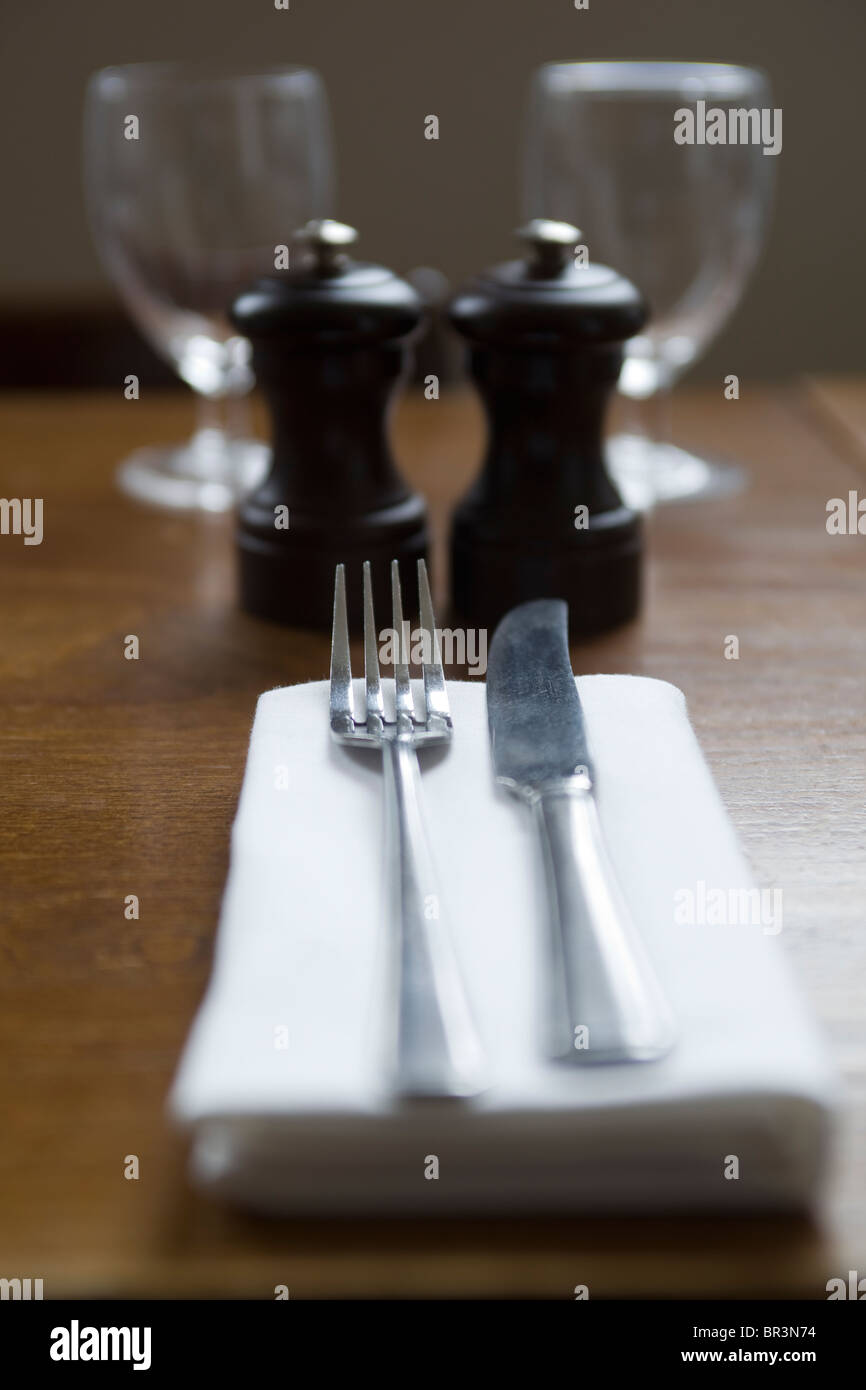 Ristorante Impostazione tabella Foto Stock