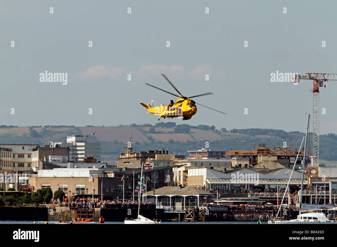 Sea King display in elicottero in Cardiff Bay. Forze armate Parade Foto Stock