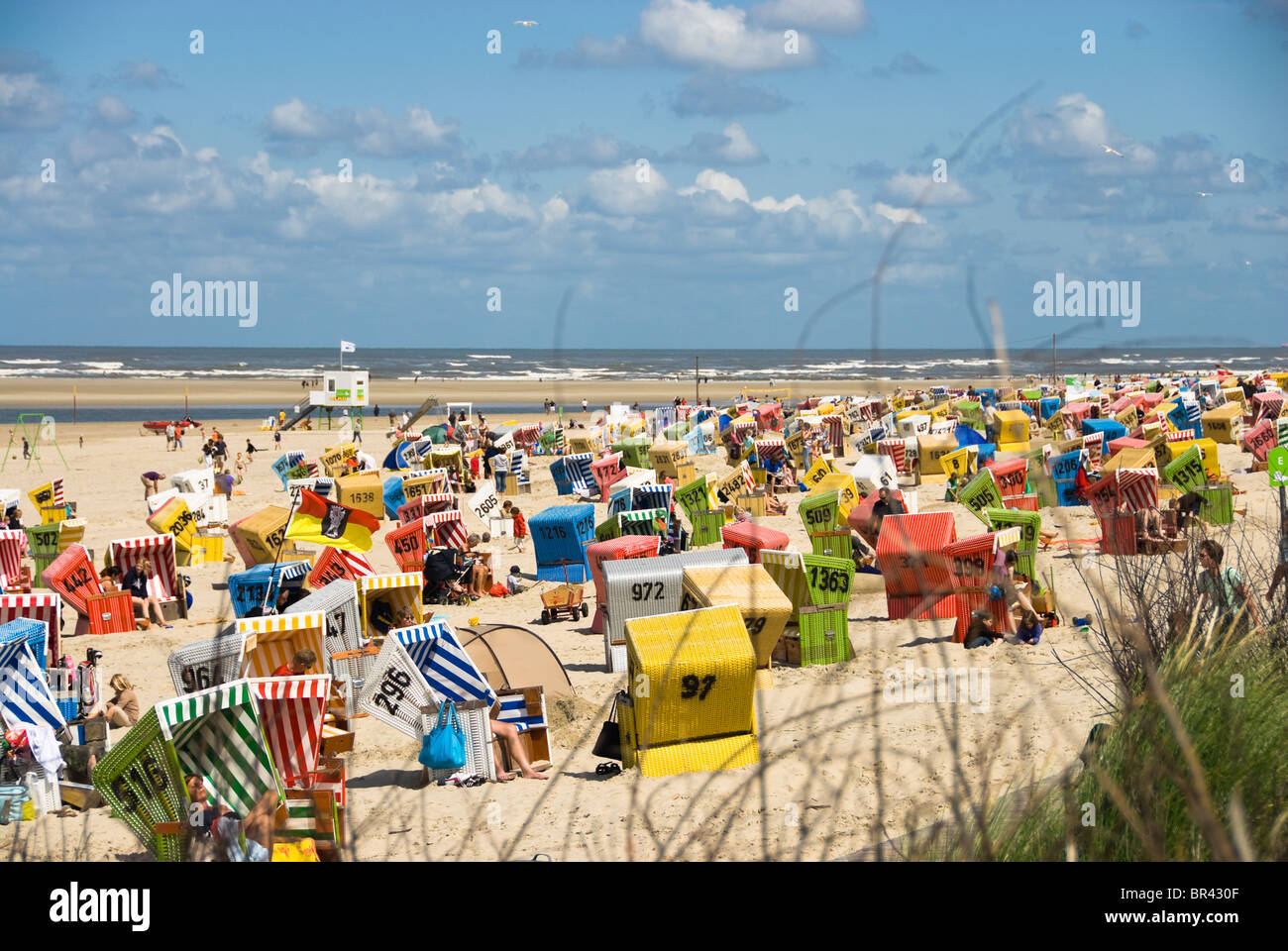 Sedie a sdraio sulla spiaggia, Langeoog, Germania Foto Stock