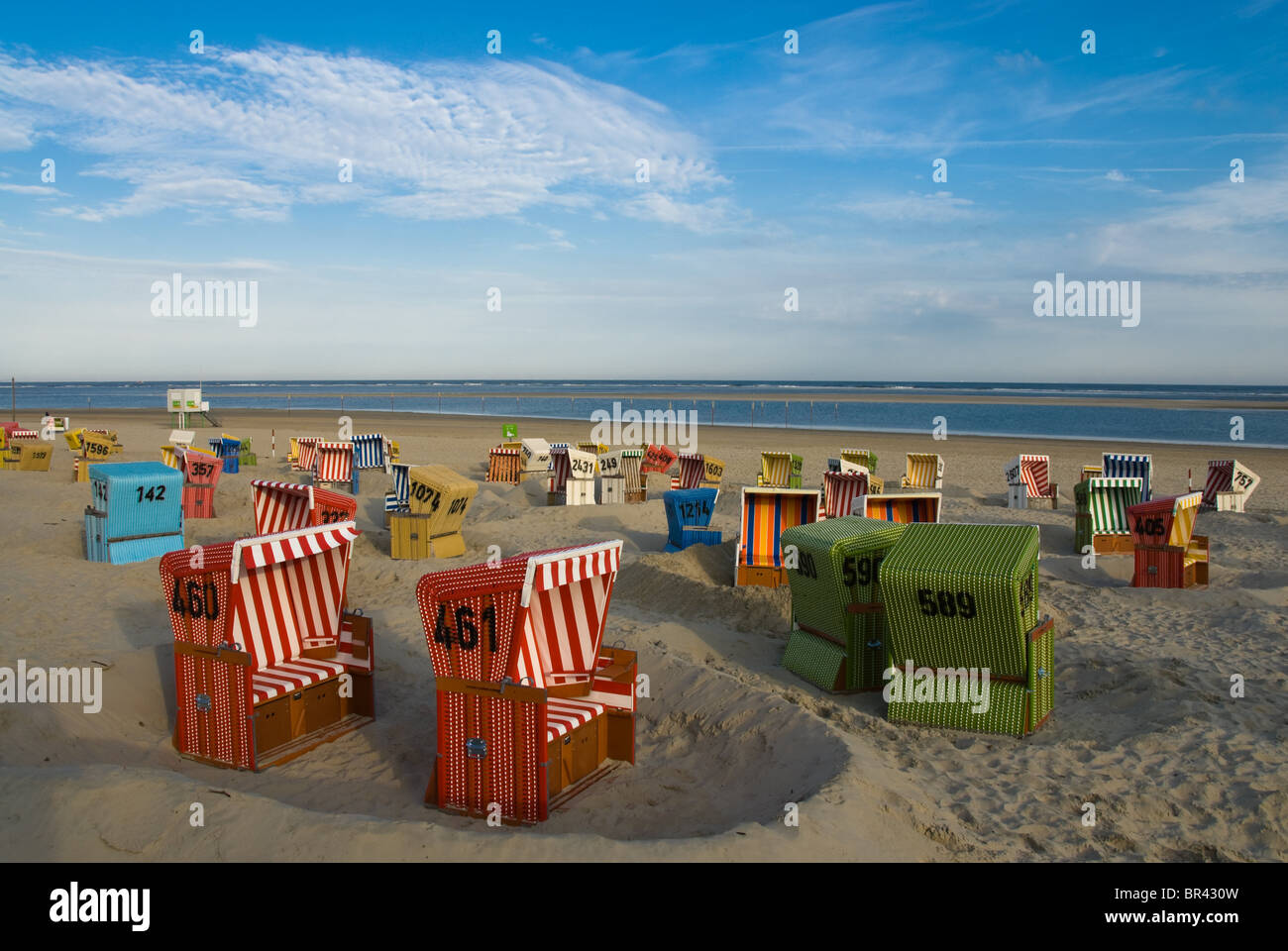 Sedie a sdraio sulla spiaggia, Langeoog, Germania Foto Stock