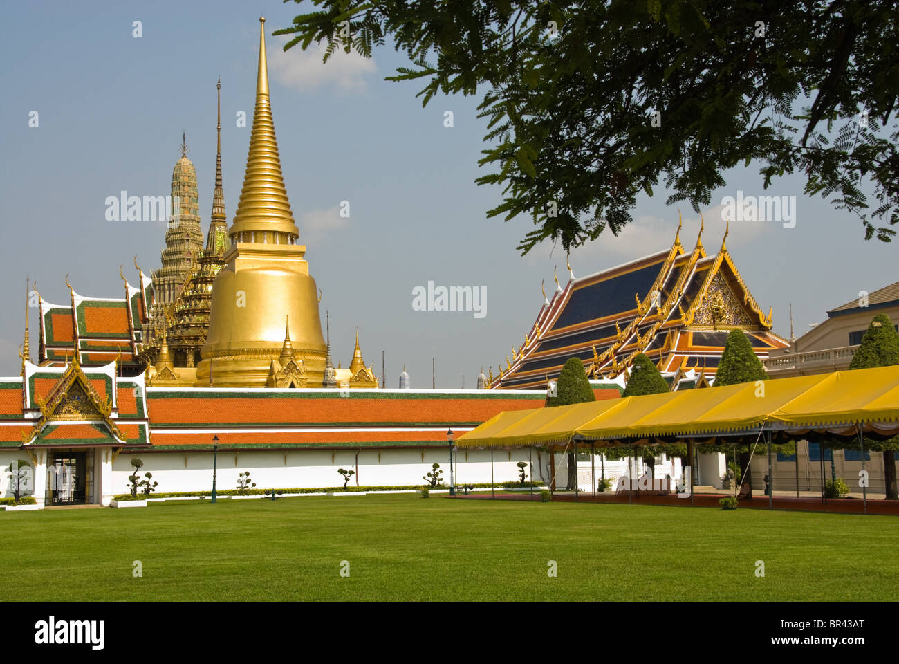 Phra Sri Rattana Chedi in King's Palace Wat Phra Kaeo, Bangkok, Thailandia Foto Stock