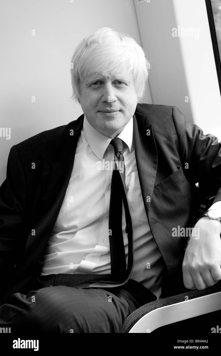 Boris Johnson, il sindaco di Londra su un nuovo London treno sotterraneo, Inghilterra. Foto Stock