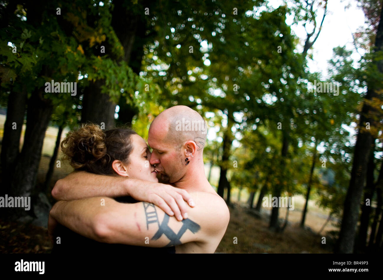 L'uomo baci moglie, in Jeffersonville, New York Foto Stock