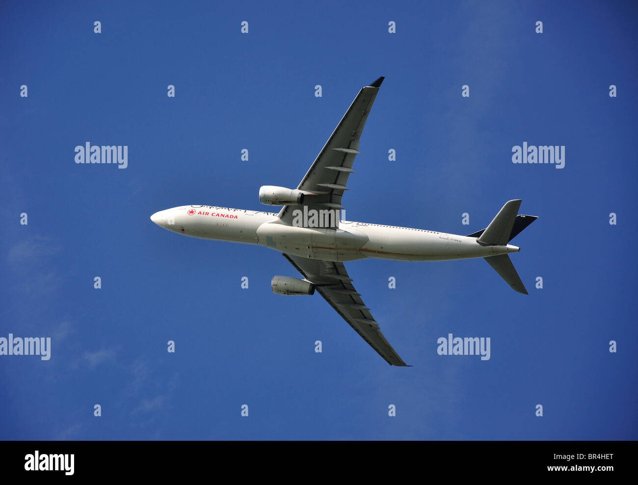 Air Canada Airbus A330-300 di decollo, l'aeroporto di Heathrow, Greater London, England, Regno Unito Foto Stock