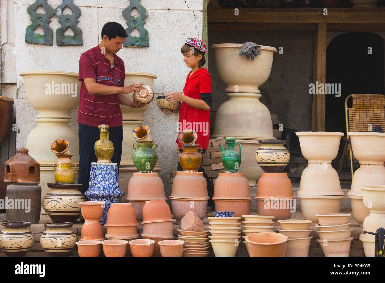 La vendita di ceramiche, Kashgar, Xinjiang, Cina Foto Stock