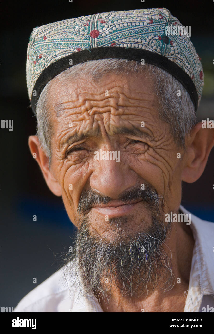 Anziani Uighur uomo, Kashgar, Xinjiang, Cina Foto Stock