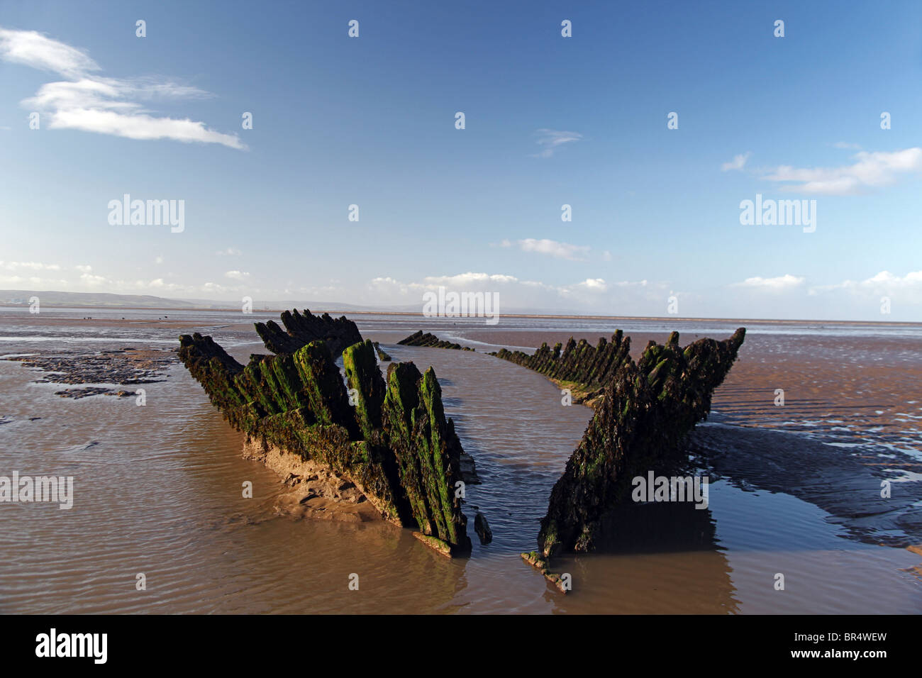 Il relitto del SS "Nornan' dal 1897 esposti a bassa marea a Berrow sul Canale di Bristol costa, Somerset, Inghilterra, Regno Unito Foto Stock