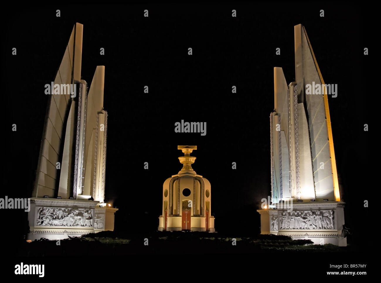 I riflettori della democrazia il monumento di notte Foto Stock