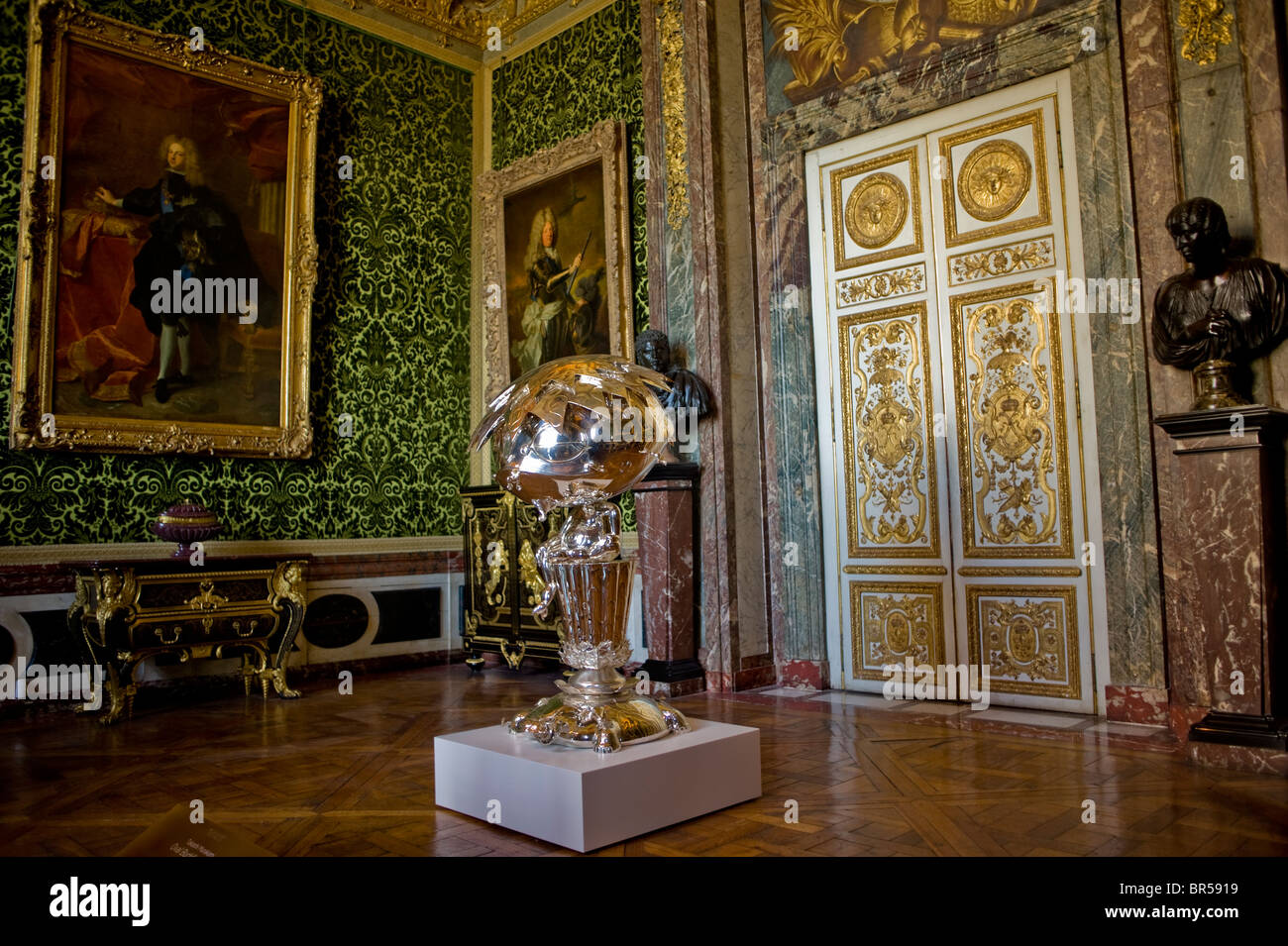 Versailles, Francia, Contemporary Art Show, Takashi Murakami, 'Oval Buddha Silver' nel salone dell'abbondanza, all'avanguardia Parigi, Palazzo di Versailles Francia Foto Stock