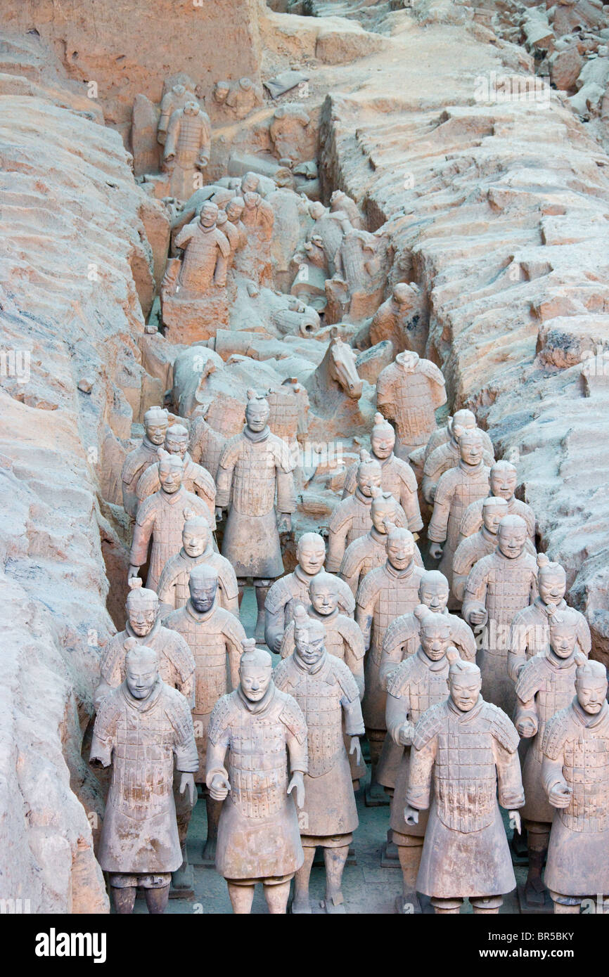 Guerrieri in terracotta in imperatore Qinshihuangdi Tomba di Xian, Provincia di Shaanxi, Cina Foto Stock