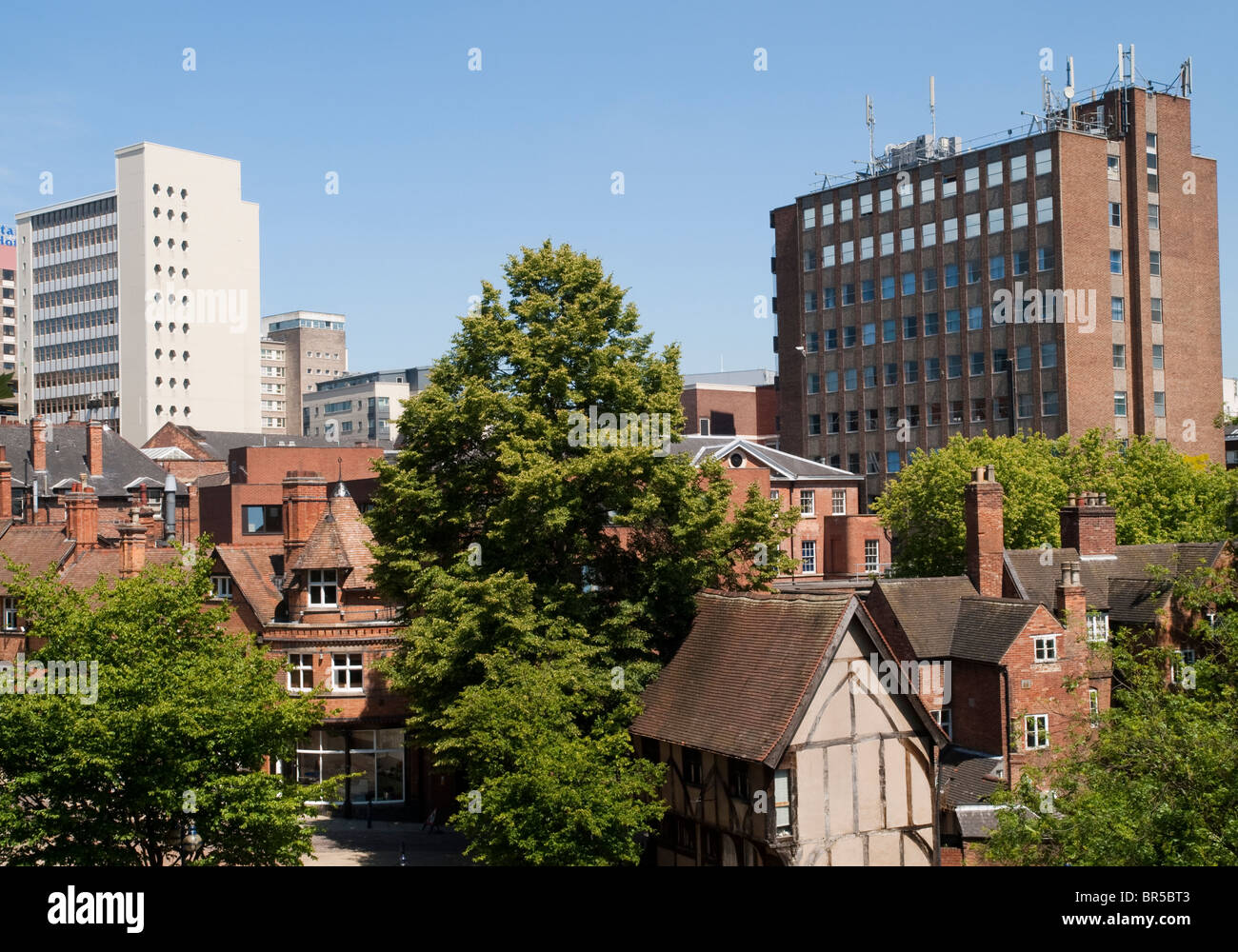 Una vista del centro di pizzo e altri edifici, dalla terrazza del castello di NOTTINGHAM, NOTTINGHAMSHIRE REGNO UNITO Inghilterra Foto Stock