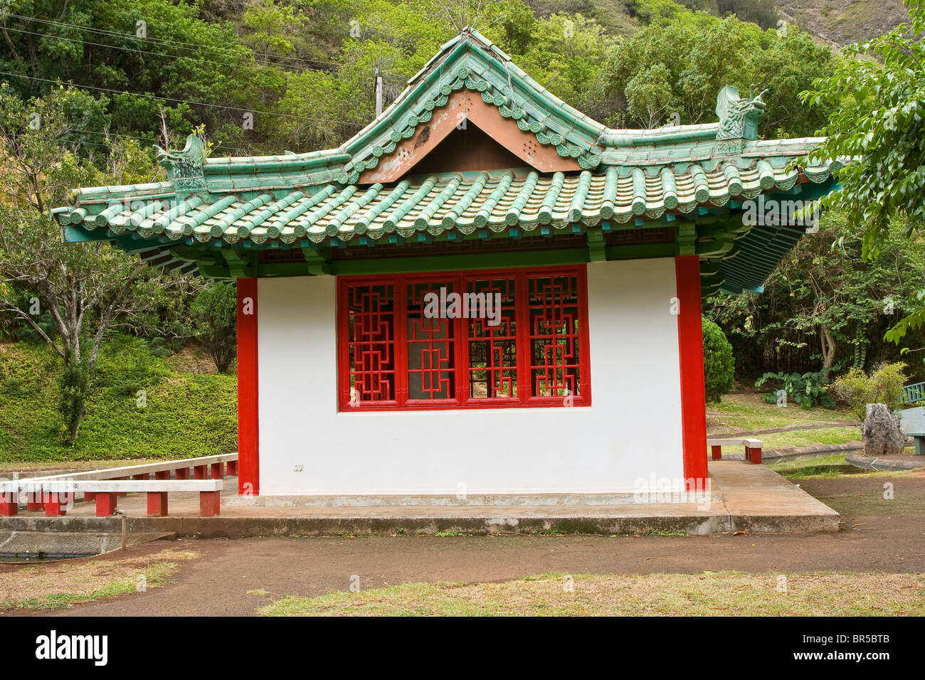 La pagoda cinese presso il Parco Kepaniwai patrimonio del giardino, Maui, Hawaii, STATI UNITI D'AMERICA Foto Stock