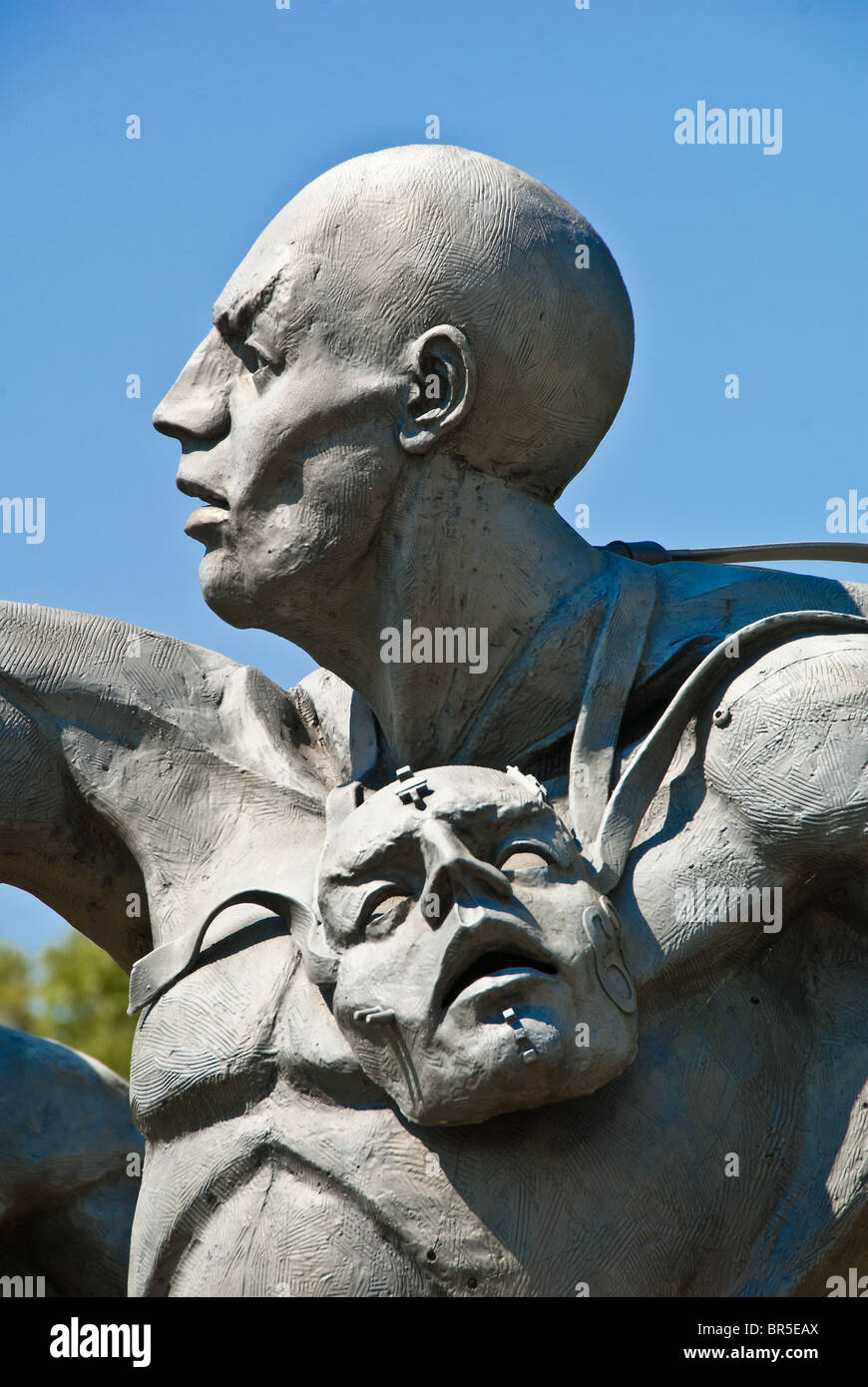 "La Chase' acciaio inossidabile scultura davanti al Barber Vintage Motorsports Museum di Birmingham, Alabama, STATI UNITI D'AMERICA Foto Stock