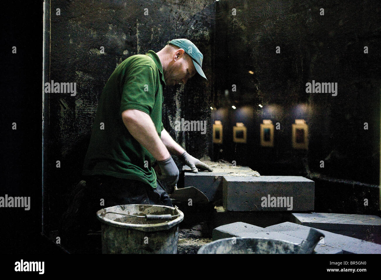 Un fermo è la costruzione di un nuovo ambiente artificiale all'Acquario. Foto Stock