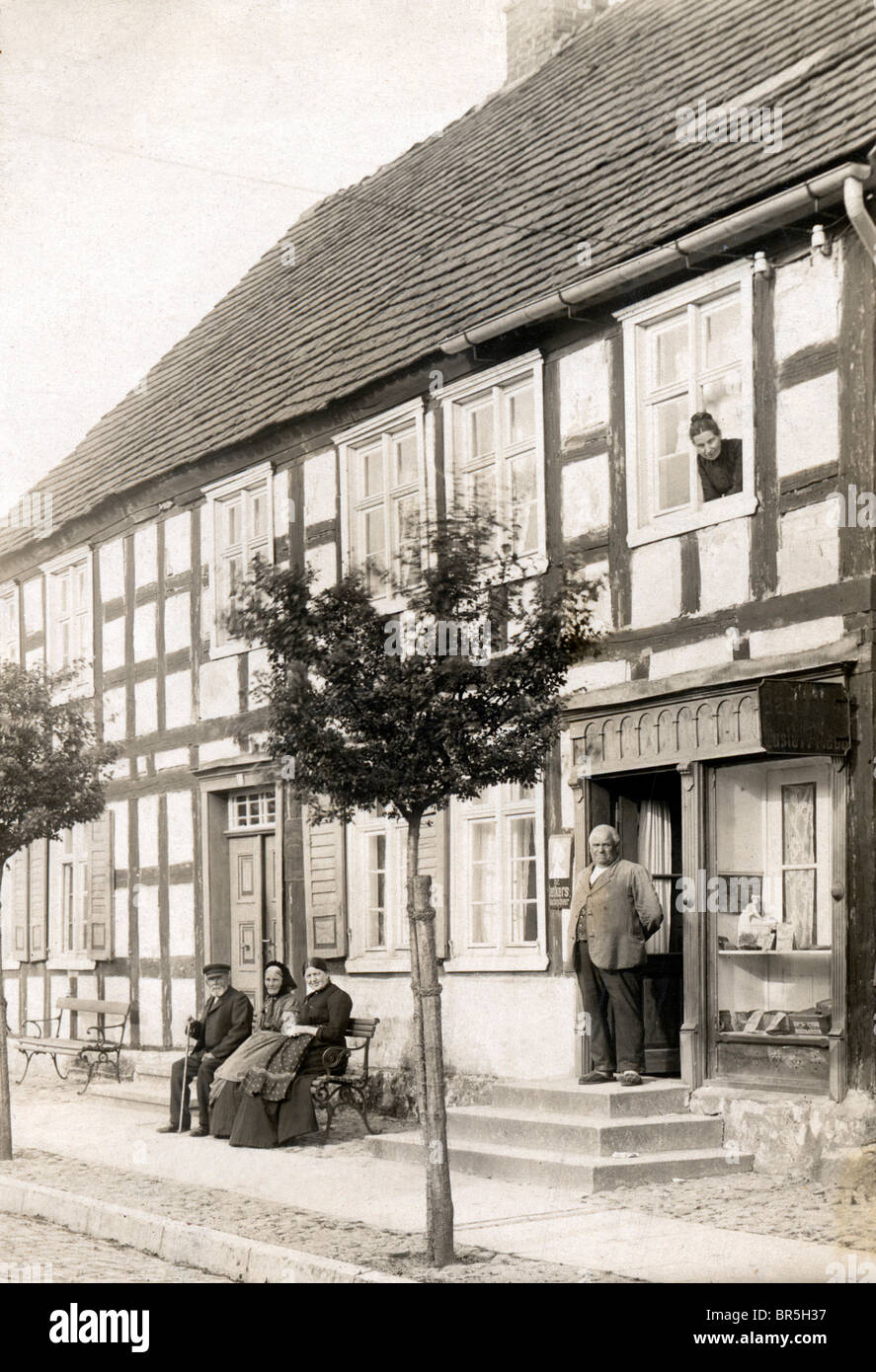 Fotografia storica, casa in legno e muratura, villaggio idillio, intorno al 1910 Foto Stock