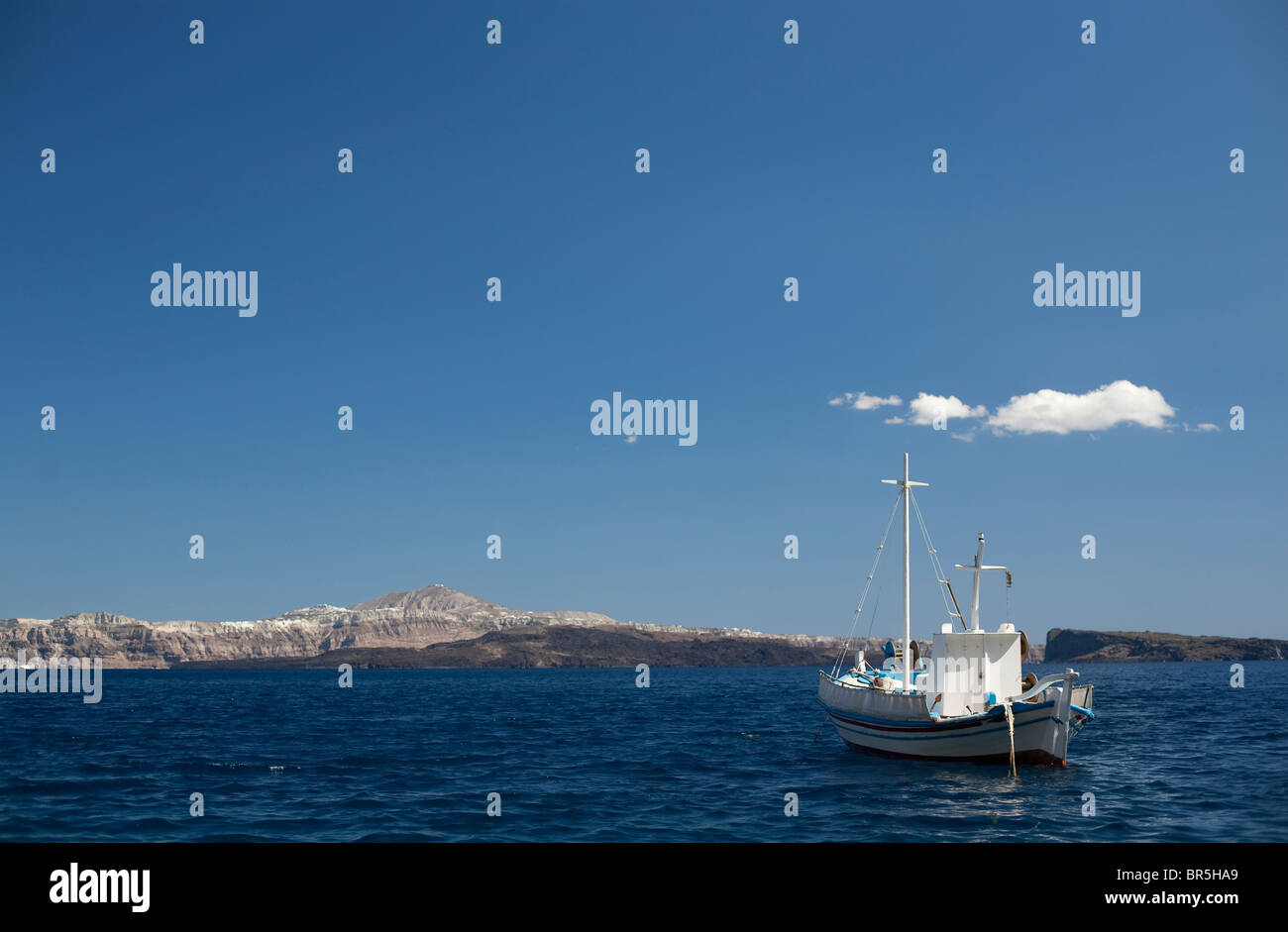 Imbarcazione a vela con lone cloud Foto Stock