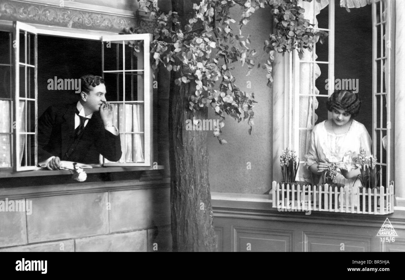 Fotografia storica, uomo flirtare con il suo prossimo, intorno al 1912 Foto Stock