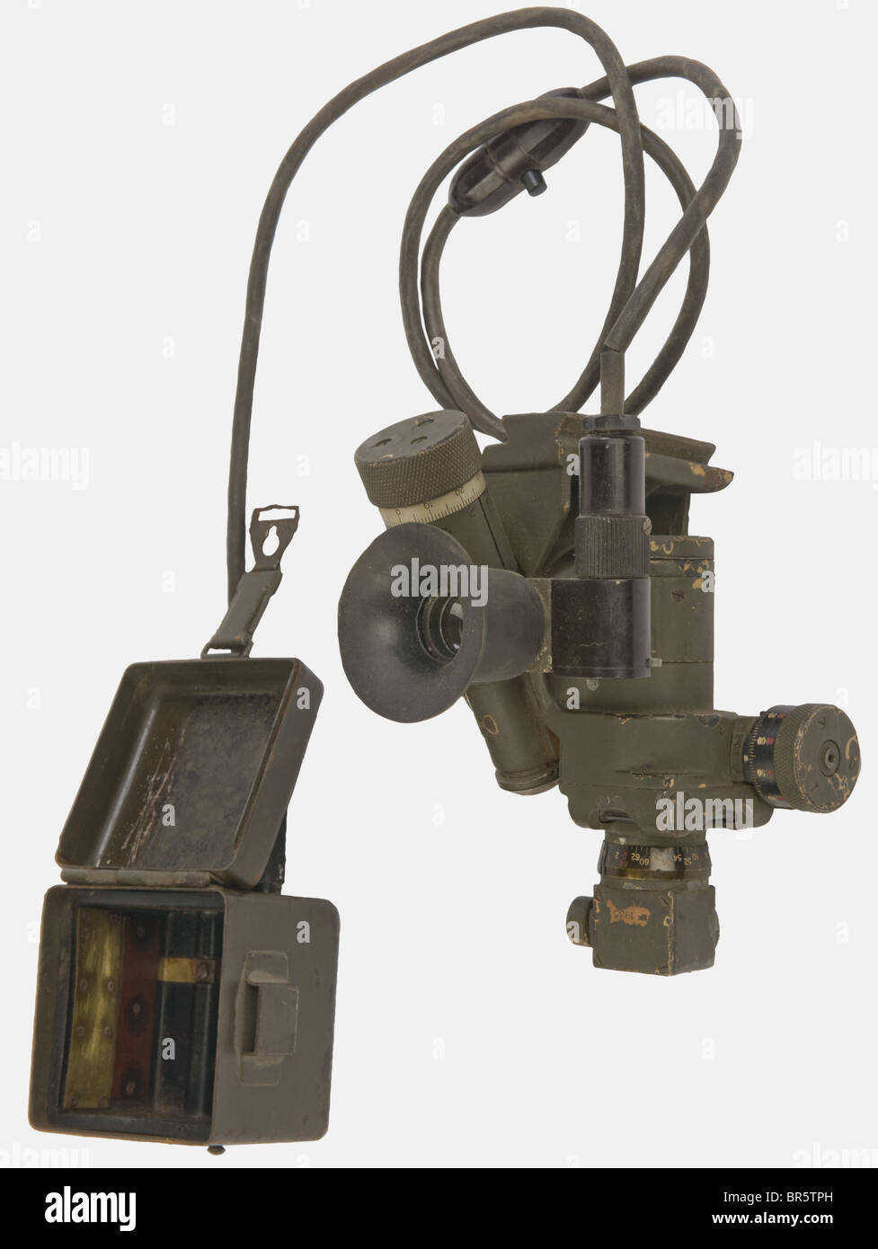 Un dispositivo ottico MG 34/42, datato 1935, le lenti da pulire.  Aggiungiamo un contenitore per batteria ottica e un cavo elettrico gommato  nero con spina e pulsante a due poli, marchio del