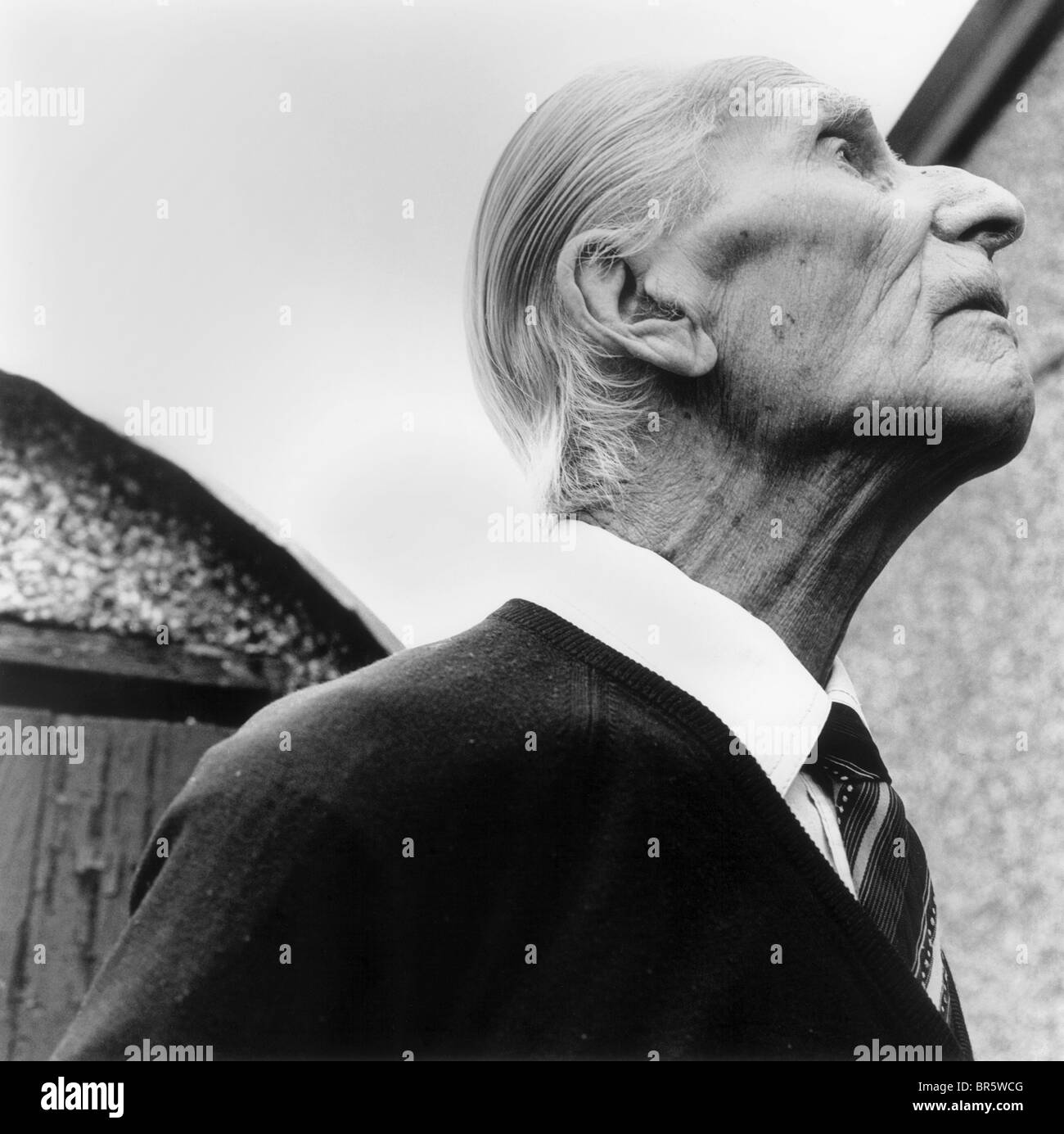 Signor Balla, Newport South Wales 1998. Anziano gentiluomo che ricorda la sua esperienza di guerra. Foto Stock