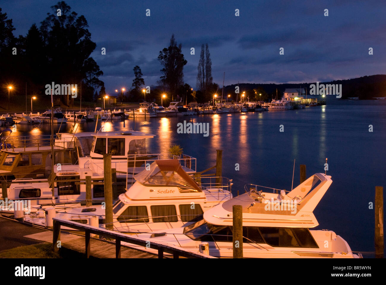 Boat Harbour di notte, Fiume Waikato, Lago Taupo, altopiano centrale, Isola del nord, Nuova Zelanda Foto Stock