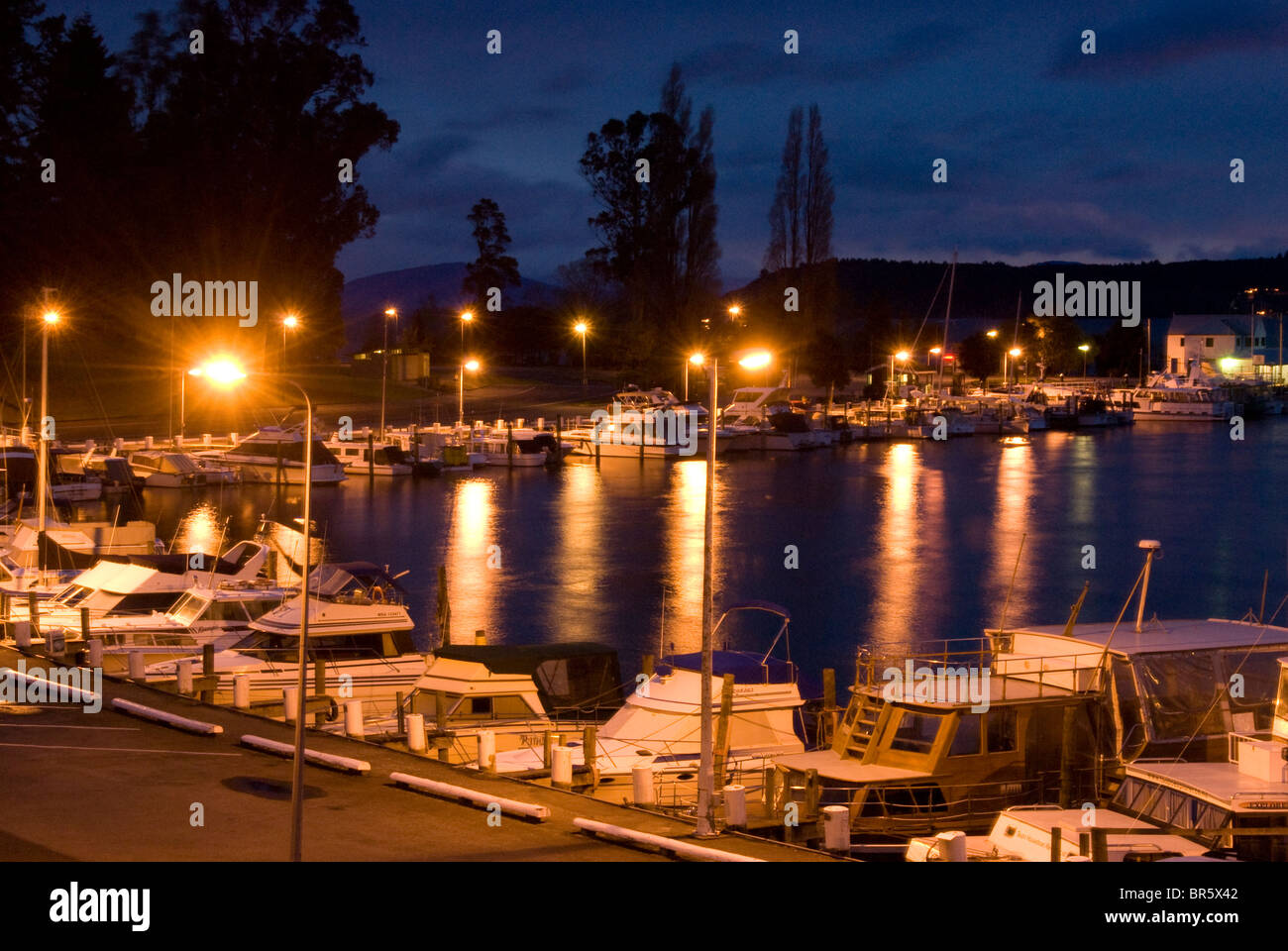 Boat Harbour di notte, Fiume Waikato, Lago Taupo, altopiano centrale, Isola del nord, Nuova Zelanda Foto Stock