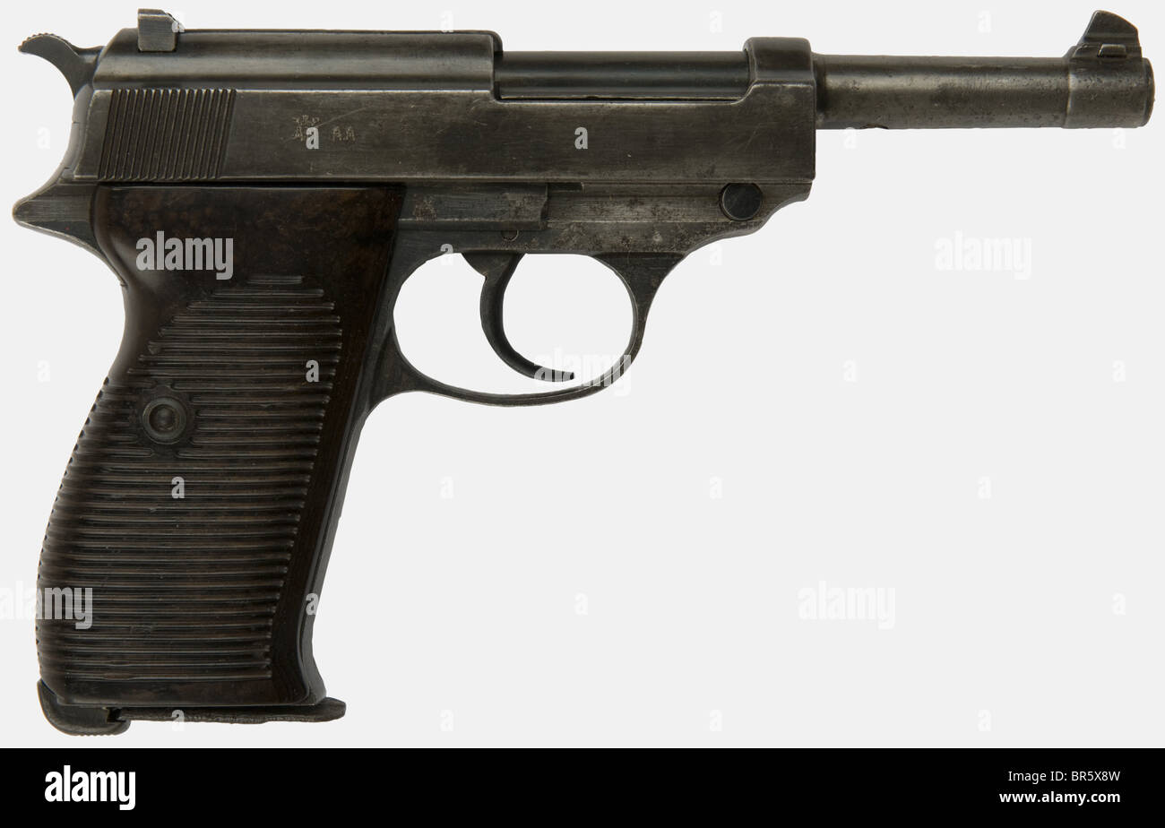 Una pistola tedesca Walther P 38, calibro 9 x 19, numero di serie 159a, realizzata nel 1941 da Walther con codice segreto 'ac'. Pannelli di presa in bachelite marrone, rifiniti e rifiniti. Storici, storici, 1930s, 20th secolo, pistola, palmare, arma da fuoco, arma da fuoco, pistola, armi da fuoco, armi da fuoco, armi da fuoco, armi, armi, pistole, oggetti, oggetti, alambicchi, clippings, tagliati, tagliati fuori, tagliati, tagliati, tagliati fuori, Foto Stock