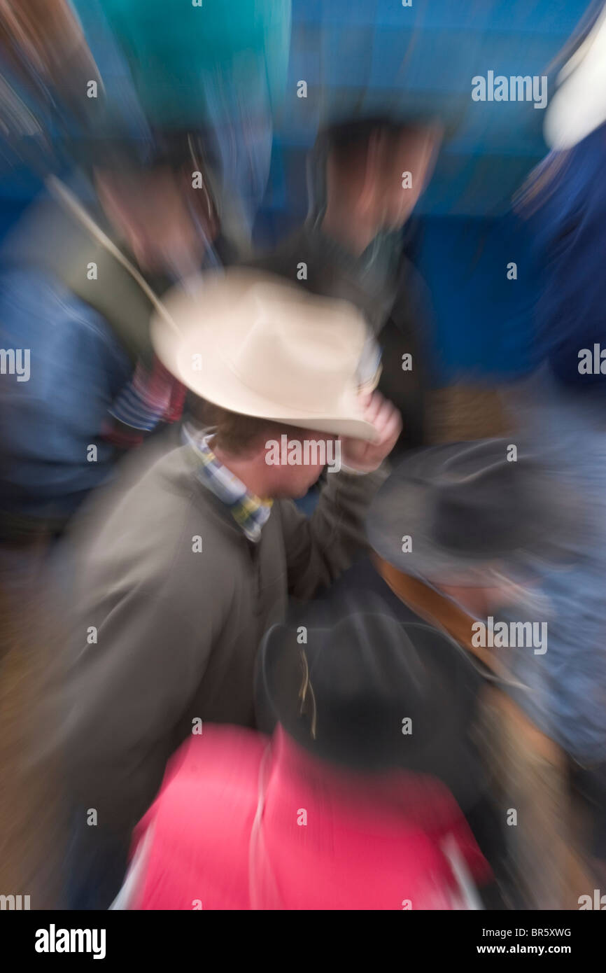 Esposizione ingrandita dei cowboy in attesa Foto Stock
